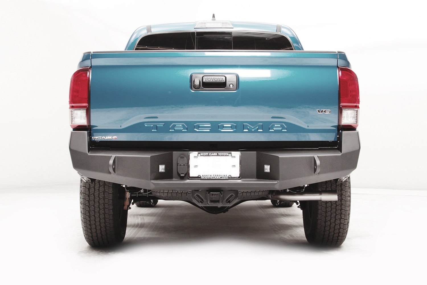 Fab Fours 16-20 Tacoma Non-Sensor Rbmp, Black (Tt16-W3650-1)  Premium Bumper