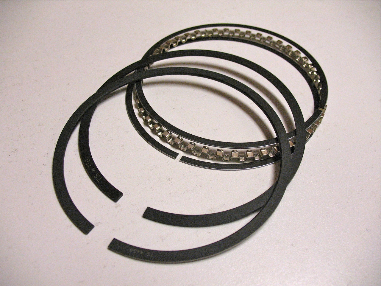 Total Seal Cr5750 Classic Piston Ring Set   Classic Piston Ring Set