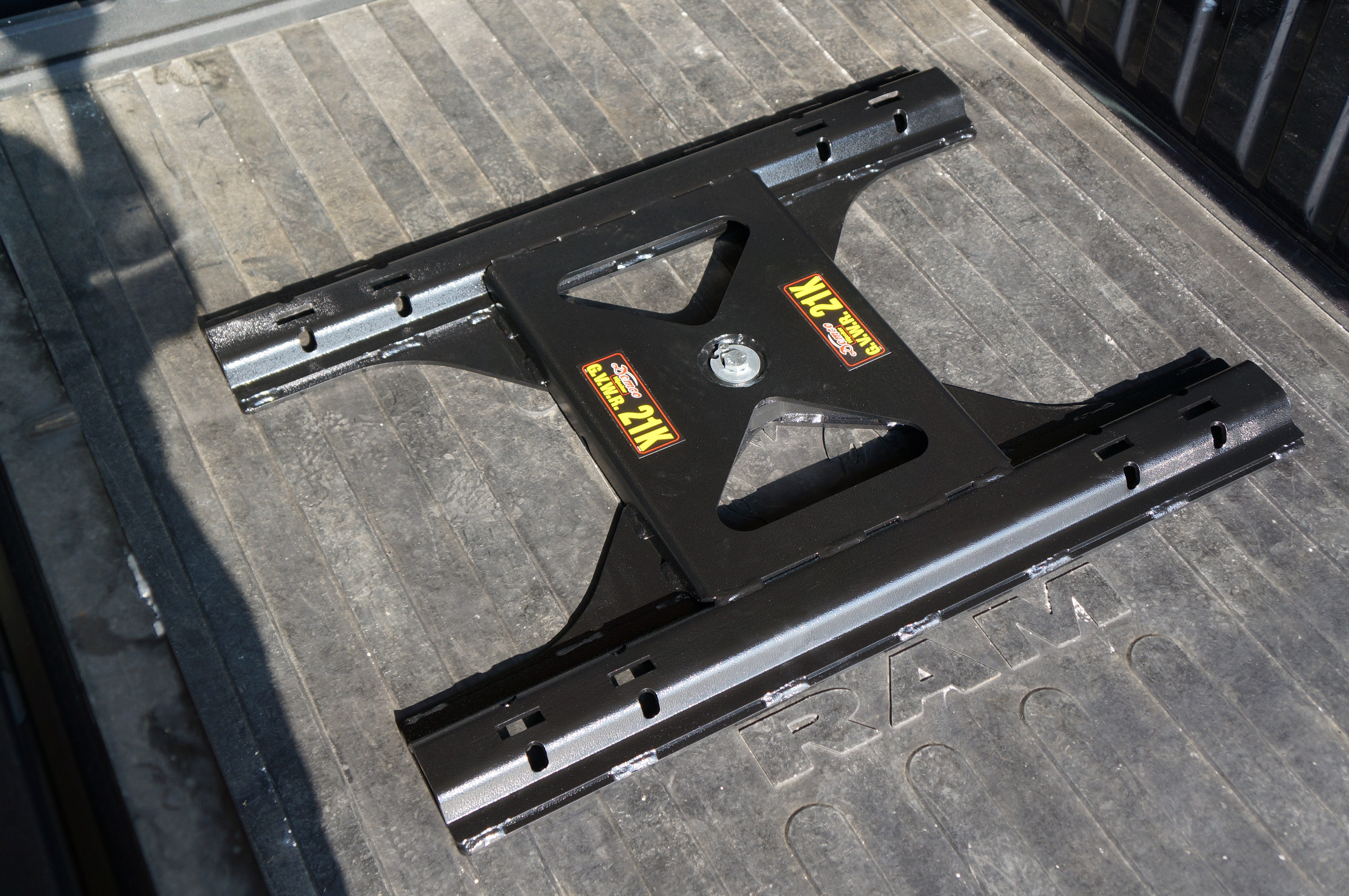 Demco 6140 5Th Wheel Adapter For Converting B&W Ball Mount To 21K Isr Rail