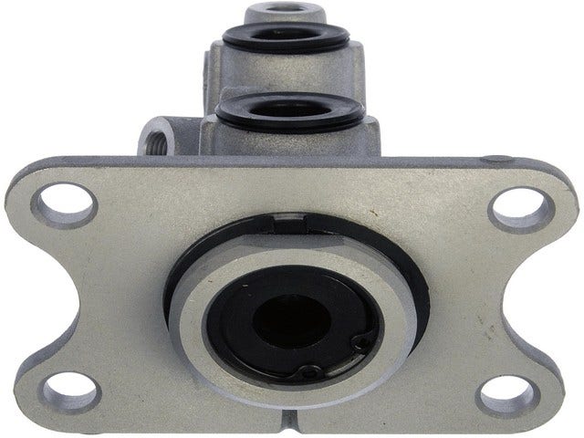 Brake Master Cylinder P/N:M390032 Brake Master Cylinder P/N:
